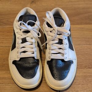 Nike Low-Top Sneakers in Black and White with Mint Swoosh